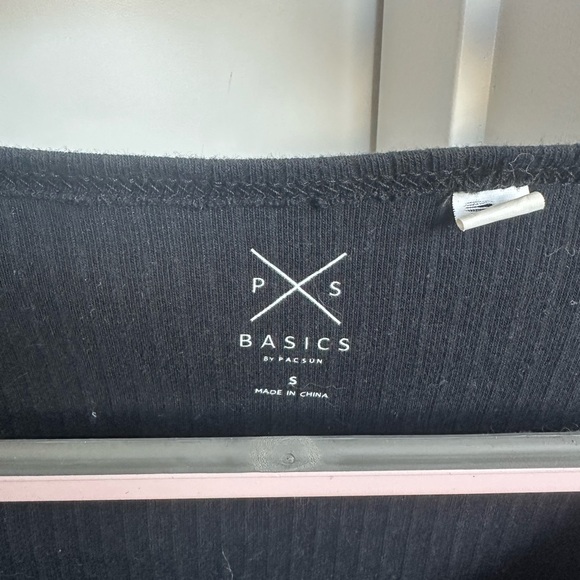 PacSun Black Ribbed Cap Sleeve Crop Top - Picture 2 of 3